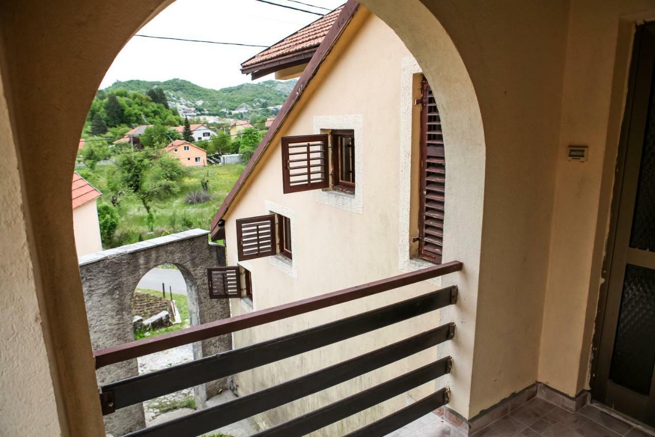 Holiday Home Milanovic سيتينيي المظهر الخارجي الصورة